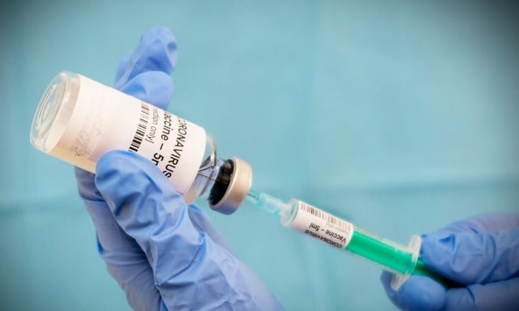 FDA de EU admite pruebas grupales para vacuna contra COVID-19