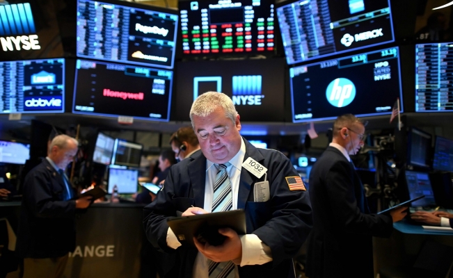 Wall Street abre en rojo después de malas cifras en Estados Unidos