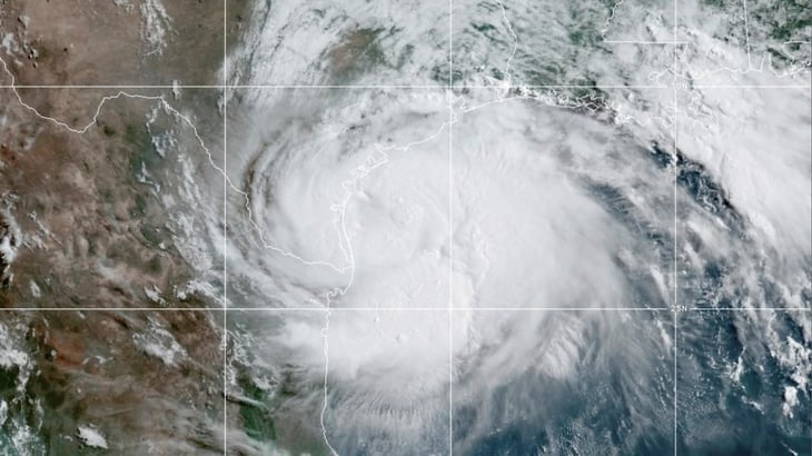 El huracán Hanna toca tierra en Padre Island, en el sur de Texas