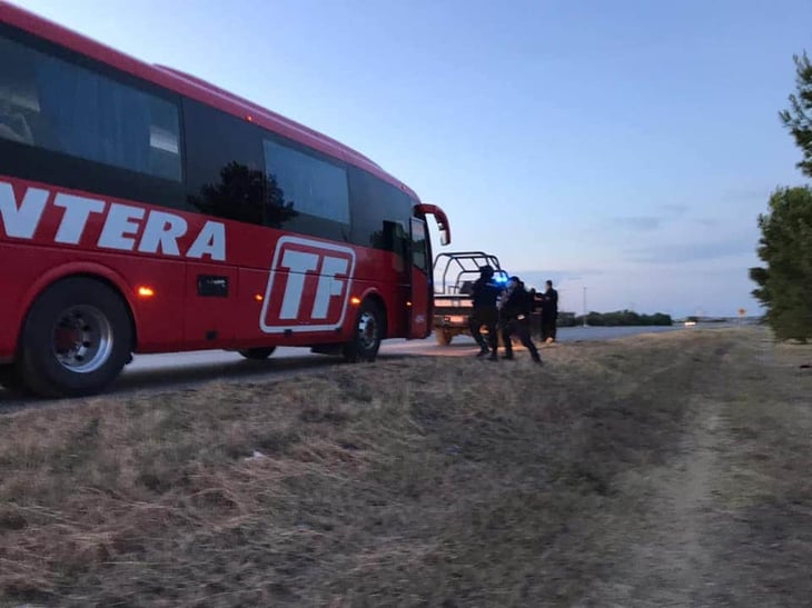 Secuestran autobús en la carretera de Nava a Piedras Negras.