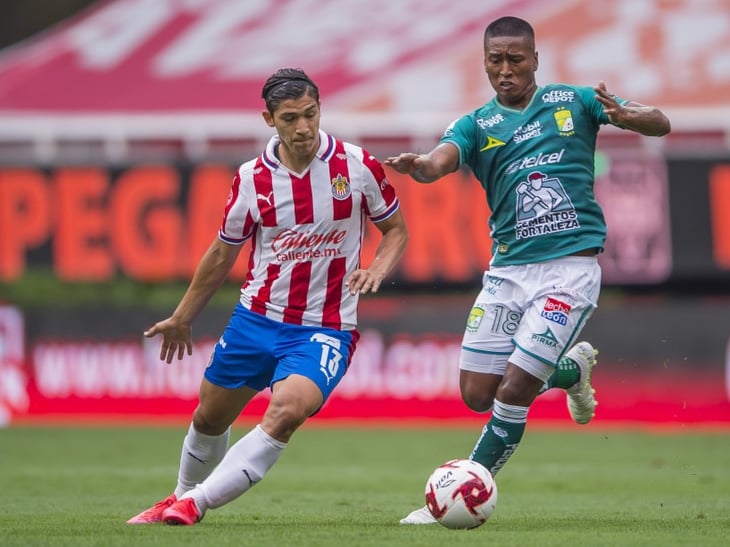 Chivas y León decepcionan en su debut