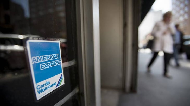 Beneficio de American Express cae hasta 81%
