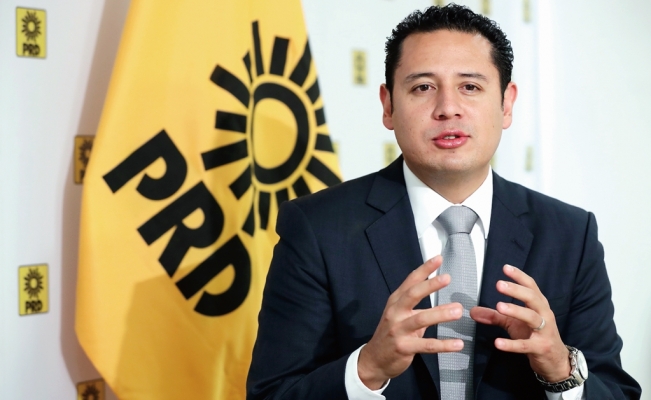 PRD también pide despido de López-Gatell