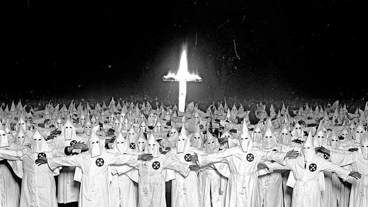 Twitter sigue en contra del discurso de odio, cancela cuenta de ex líder del Ku Klux Klan