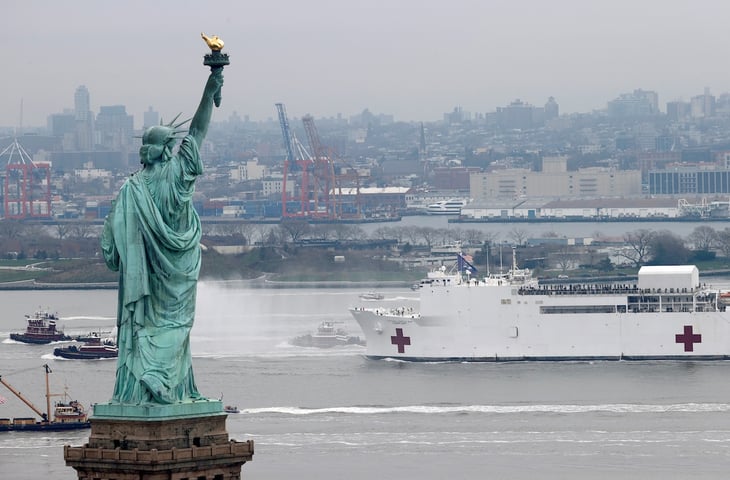 Tres arrestados por fiesta ilegal con 170 personas en barco en Nueva York