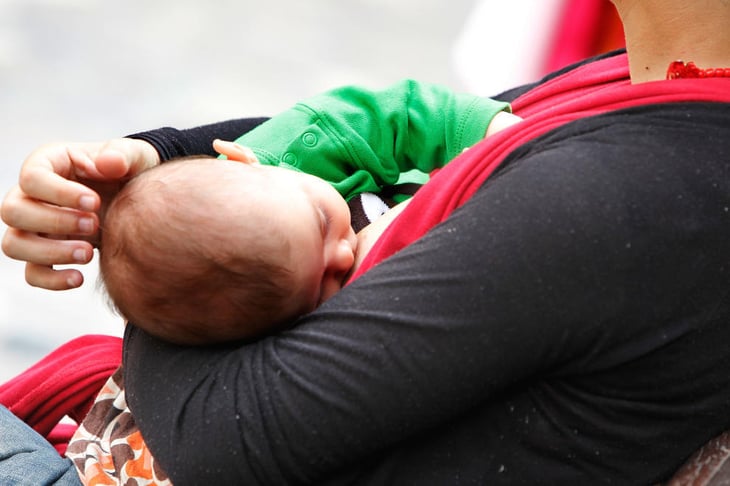 OMS anima a madres con COVID-19 a dar pecho a sus hijos recién nacidos