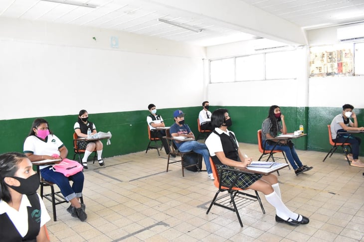 70 alumnos del Conalep Monclova sin recursos para clases en línea