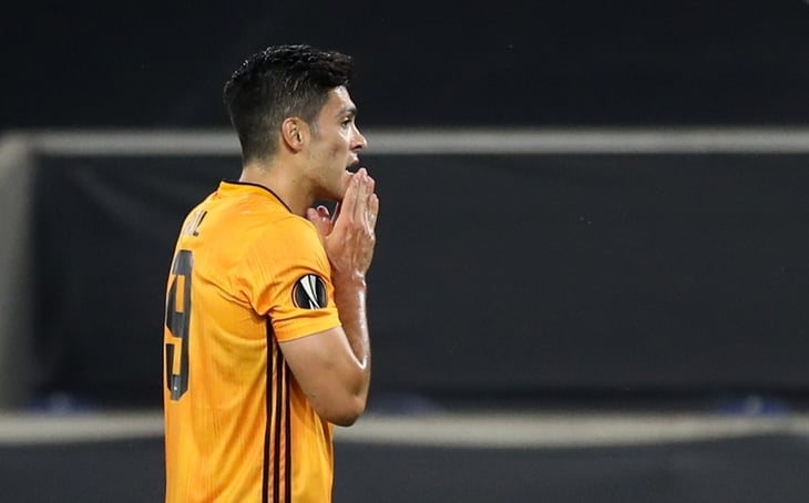 0-0 al descanso, con un penalti fallado por el mexicano Raúl Jiménez