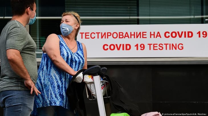 Rusia supera los 900,000 casos de COVID-19