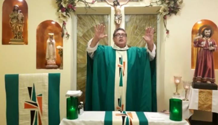 Sacerdotes llevan sacramentos  a domicilio por crisis económica