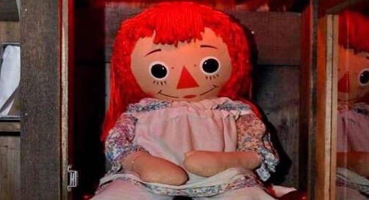 La muñeca que inspiró la película de Anabelle se 'escapó' de su vitrina