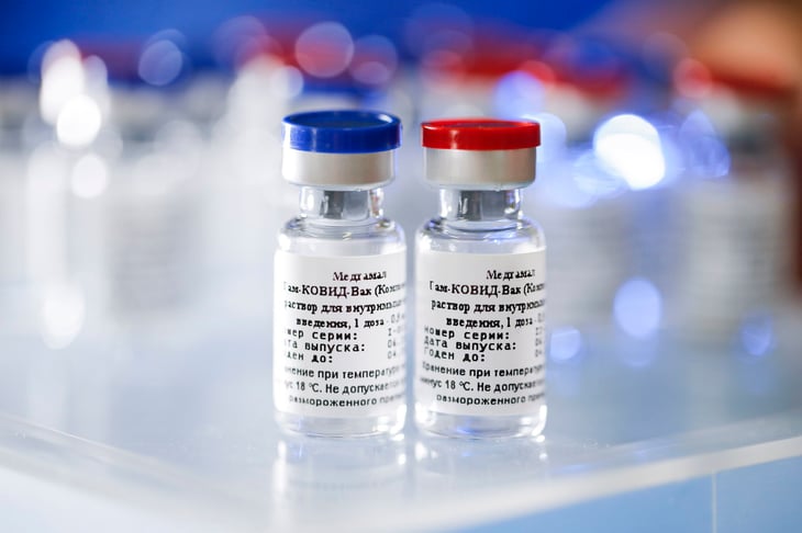 Rusia produce primera partida de su vacuna contra COVID-19