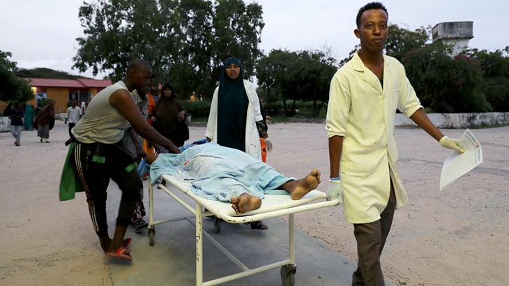Coche bomba deja 22 muertos en hotel Mogadiscio
