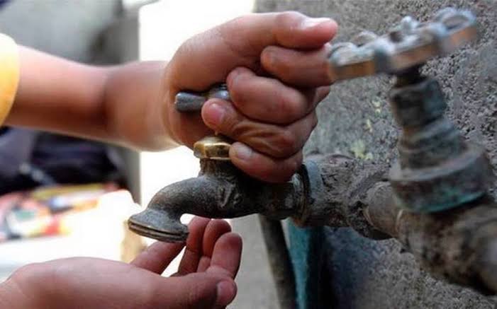 Habitantes de Cuaro Ciénegas llevan un mes sin agua potable 