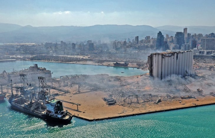 Puerto de Beirut regresa a la normalidad dos semanas después de explosión