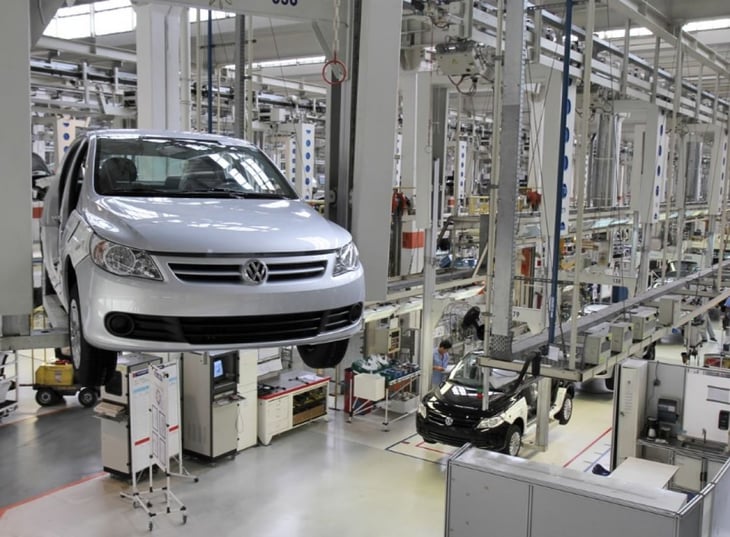 Volkswagen negocia un ajuste de plantilla en sus fábricas de Brasil