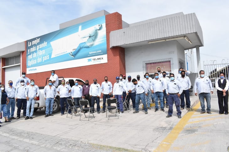 Protestan trabajadores de Telmex