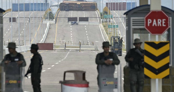 Oposición condena que Maduro cierre paso fronterizo para retornar de Colombia