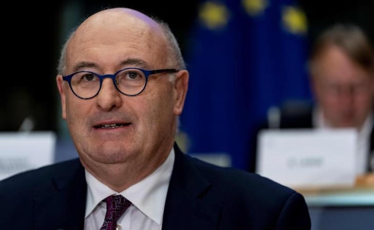 Piden renuncia del comisario de la UE por incumplir medidas anti-COVID