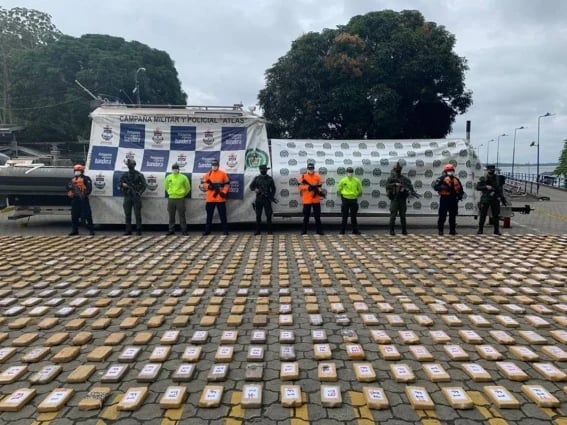 Policía de Colombia intercepta submarino del CJNG