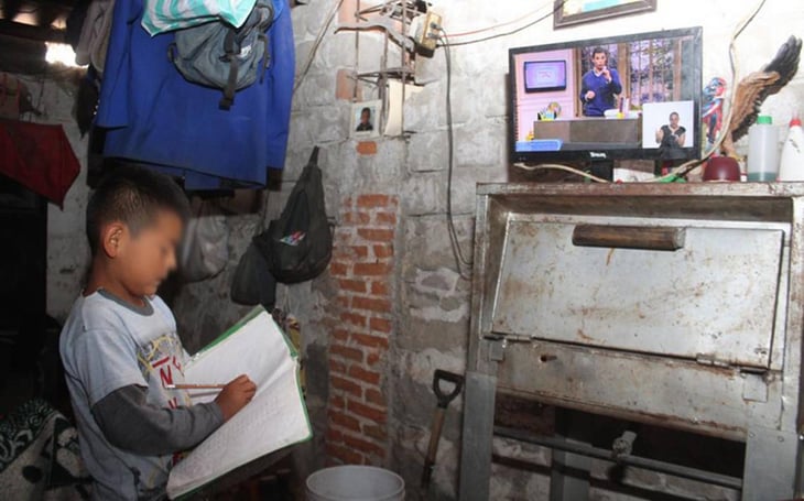 Ofrecen clases presenciales a niños sin televisión en Hermosillo