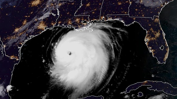  'Laura' se degrada a huracán categoría 2 dejando daños en Luisiana