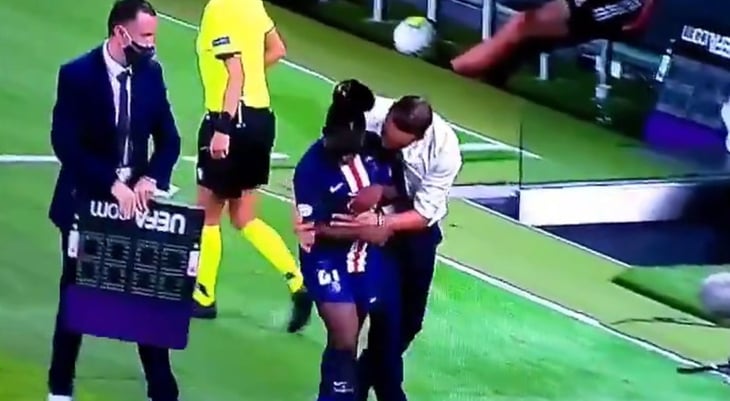 Señalan a entrenador del PSG femenil por tocar indebidamente a sus jugadoras