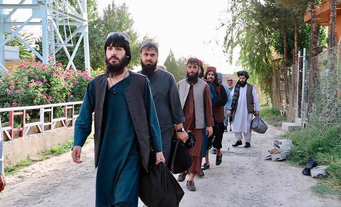 Kabul exige la liberación de oficiales para completar el canje de prisioneros
