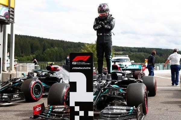 Lewis Hamilton triunfa en el GP de Bélgica; se lo dedica a Chadwick Boseman