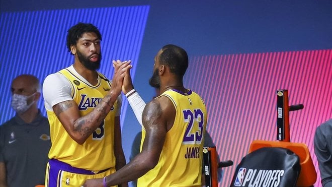 Bucks y Lakers llegan a semifinales; Rockets, a un triunfo