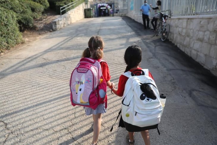 Israel inicia un curso escolar incierto cuando registra récord de contagios