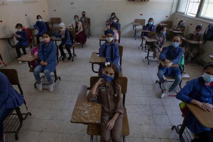 Dos millones de niños vuelven al cole con mascarilla tras 5 meses en Jordania