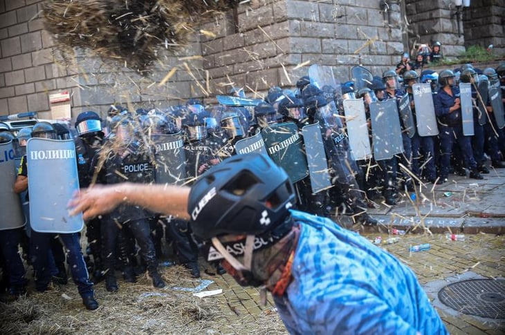Decenas de heridos en una violenta manifestación contra el Gobierno búlgaro