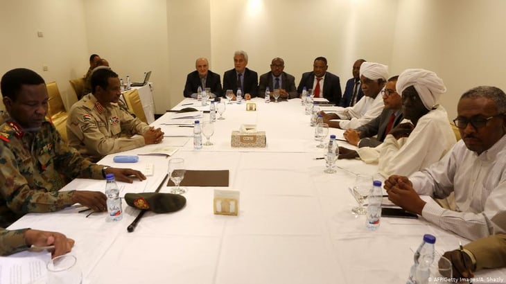 Uno de los principales grupos armados de Sudán vuelve a la mesa de diálogo