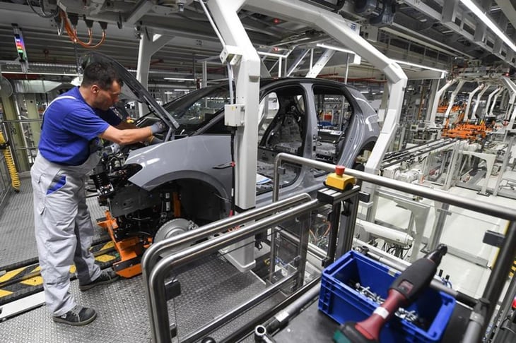 Producción industrial en México cae un 11.3 % anual en julio