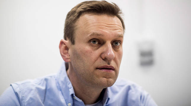 Navalni no precisa respiración asistida y se levanta de la cama, según Berlín
