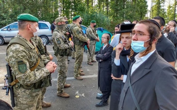 Más de 1,200 jasidistas continúan varados entre Bielorrusia y Ucrania