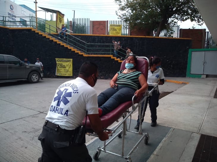 Mujer se queda sin frenos y choca en Zona Centro de Monclova