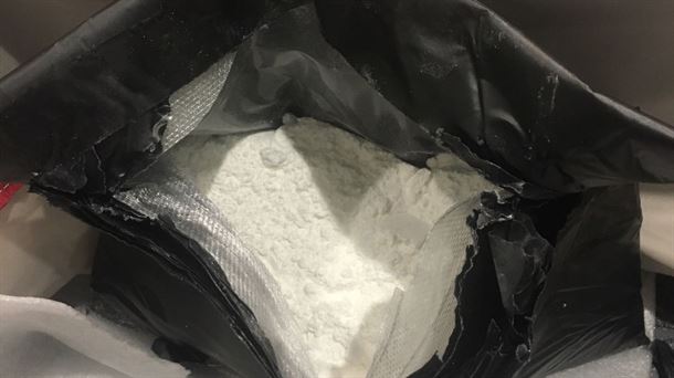 Investigan autoridades bolivianas 26 kilos de cocaína en aeropuerto