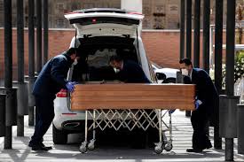 España suma 241 muertos en un día y estudia nuevas restricciones
