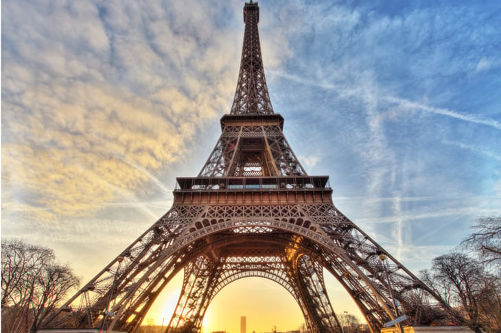 Evacuan la Torre Eiffel en París por una alerta de bomba