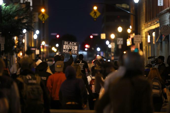 Legisladora afroamericana, entre los detenidos en las protestas de Louisville