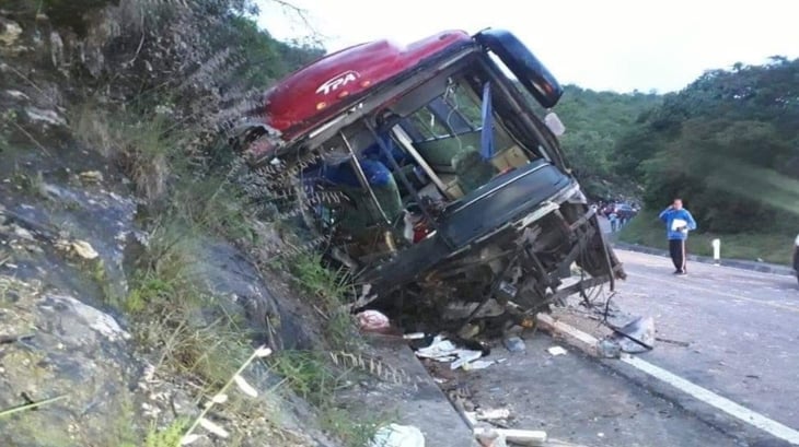 13 muertos en accidente de autobús