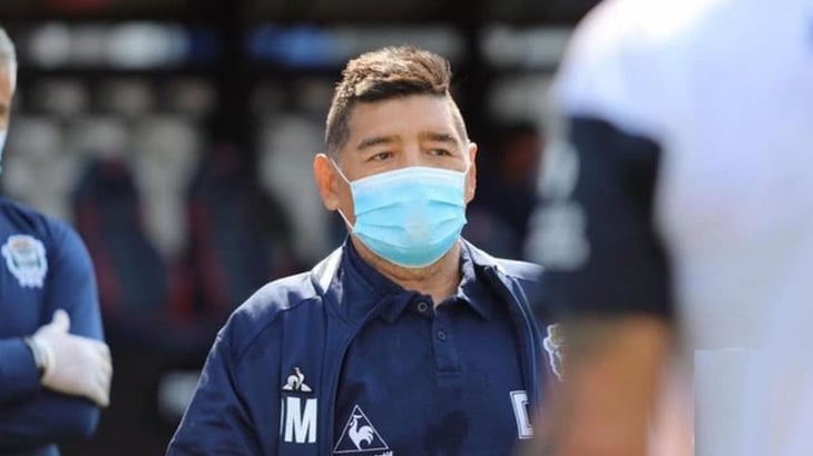 Maradona se somete a una prueba de coronavirus por contacto con un contagiado