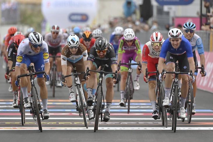 Arnaud Démare gana ayer Giro de Italia