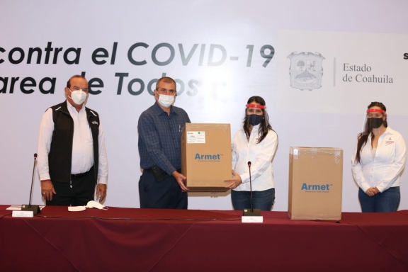 Recibe DIF Coahuila caretas para empacadores voluntarios