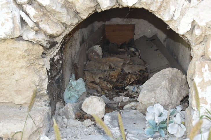 Profanan tumbas en busca de objetos de valor en San Buenaventura 