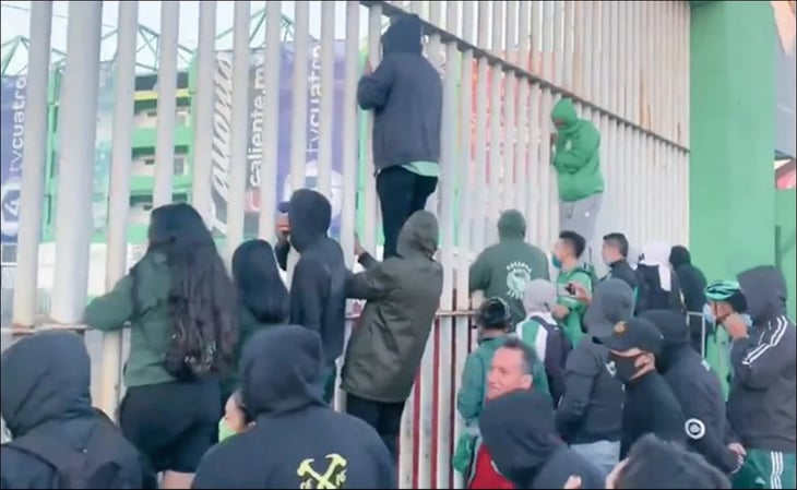 Aficionados ingresan al Estadio León y causan destrozos