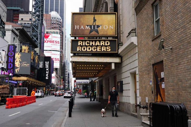 Seguirán cerrados los teatros de Broadway hasta el 30 de mayo