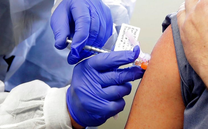 Detiene Johnson & Johnson pruebas de vacuna contra COVID-19 